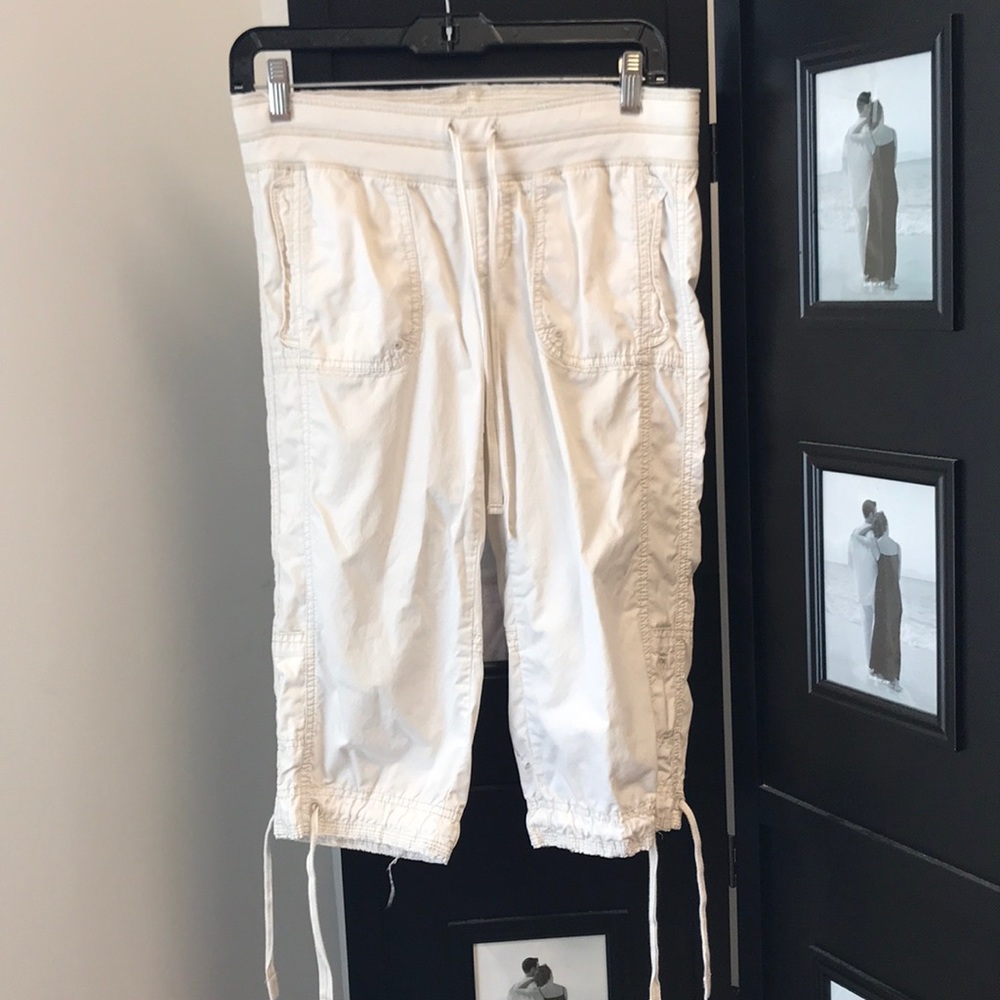 White Abercrombie & Fitch capris